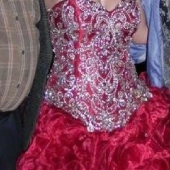 Prom dress - Picture 2 of 2